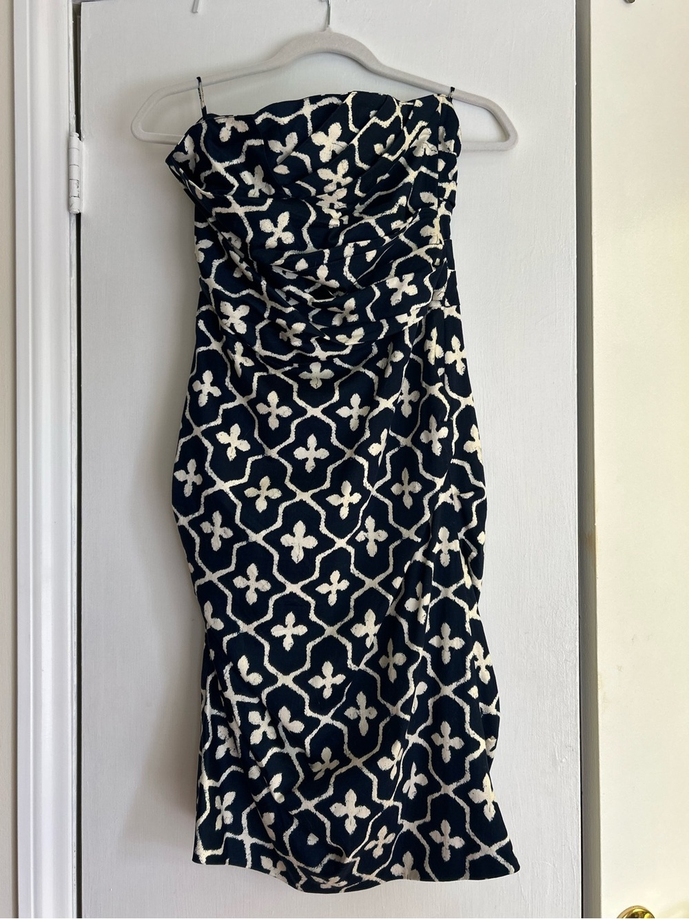 SAMANTHA SUNG Navy and White Strapless Ruched Sheath Dress, sz 6